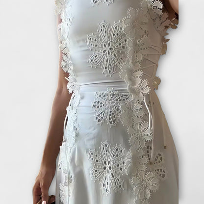 Éliora – Maxi Dress with Lace Floral Pattern and Ties